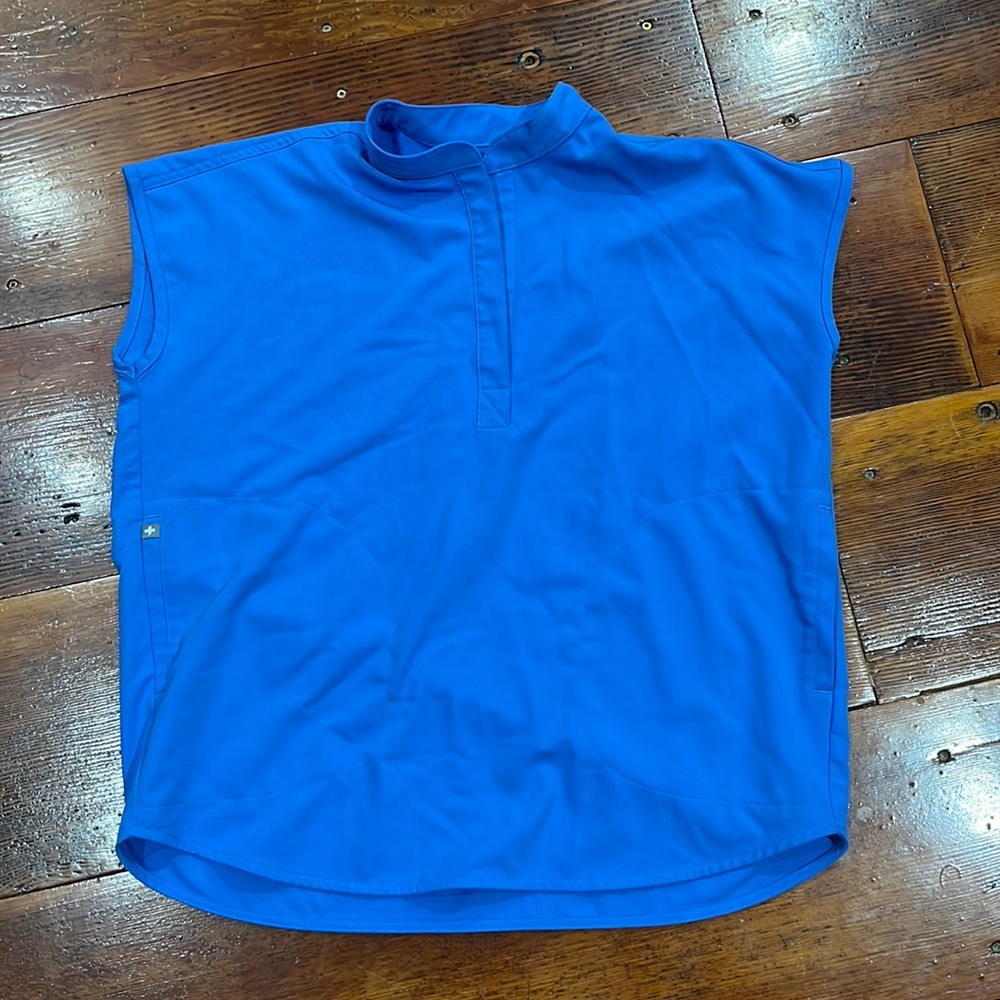 Figs scrub top